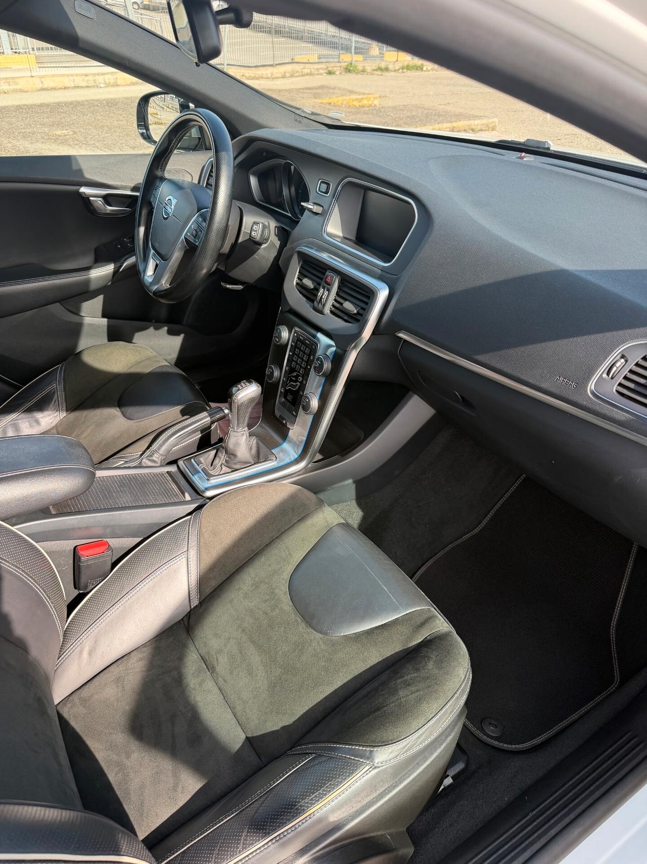 Volvo V40 D2 1.6 R-design Kinetic