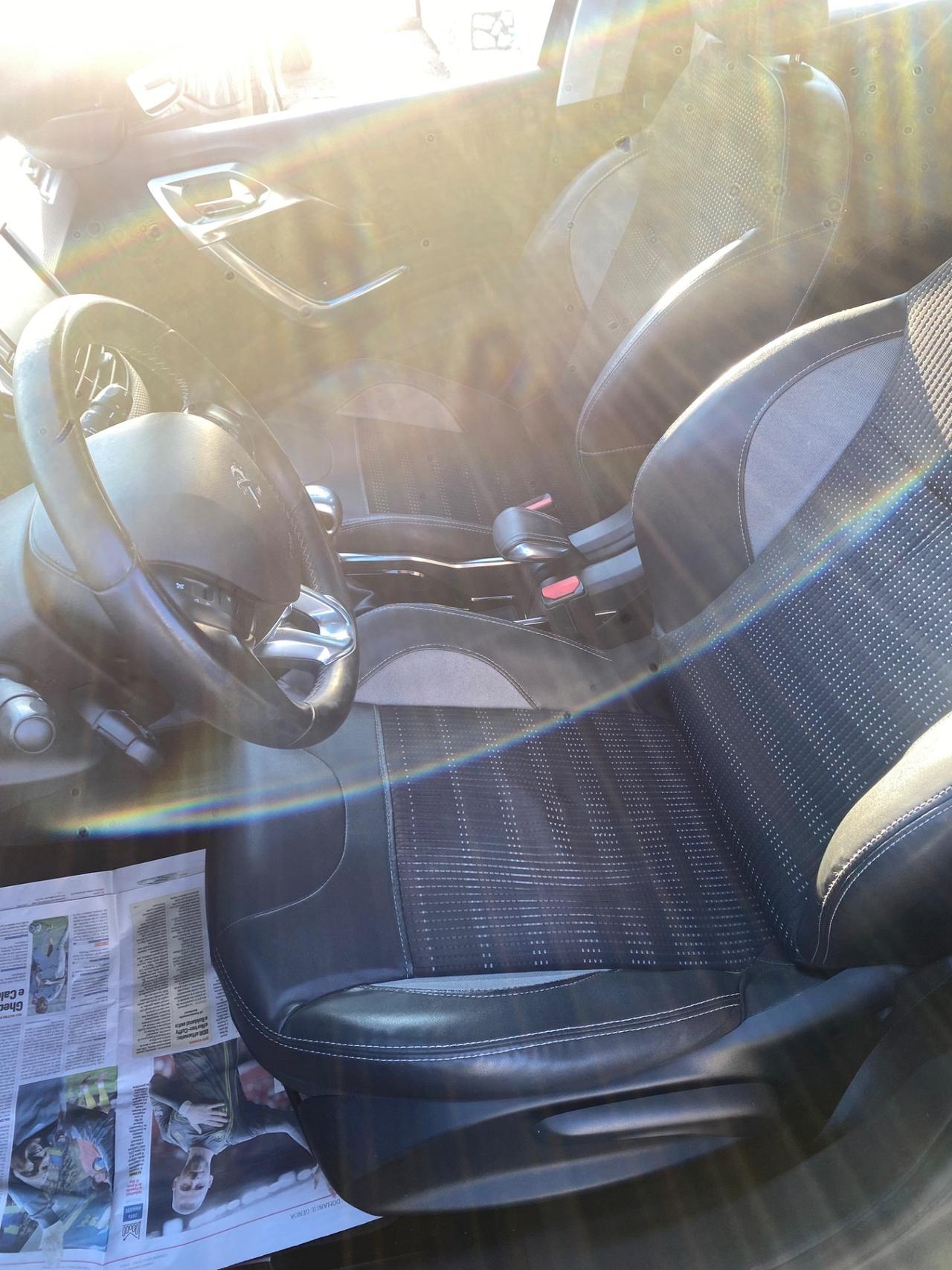Peugeot 2008 1.6 e-HDi 115 CV Stop&Start Allure