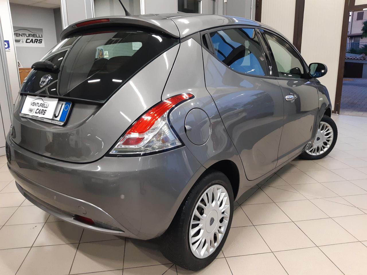 Lancia Ypsilon 1.2 69 CV 5 porte Silver