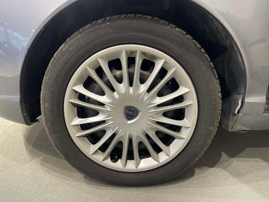 Lancia Ypsilon 1.2 8v Argento