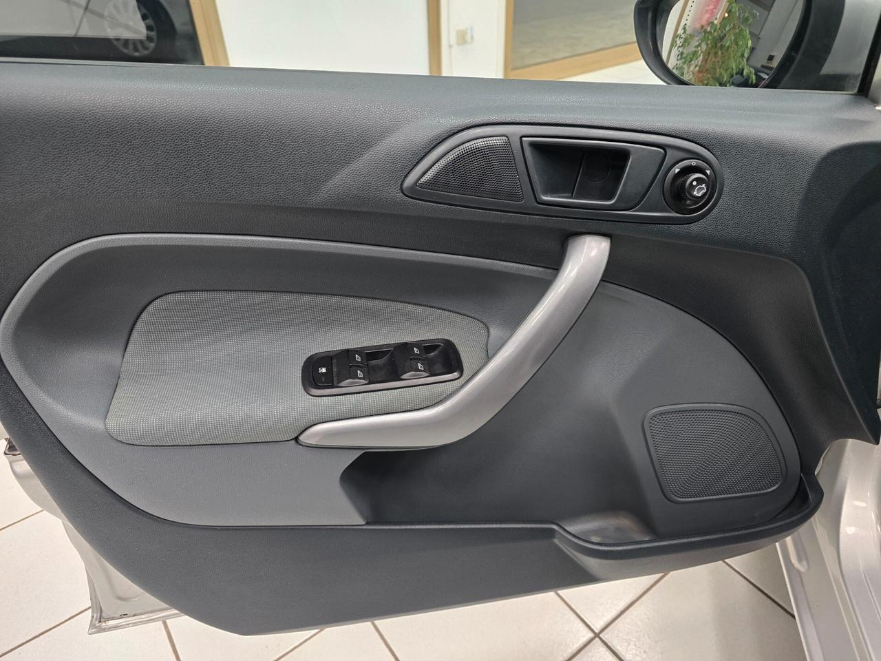 Ford Fiesta 1.2 82CV 5 porte NEOPATENTATI