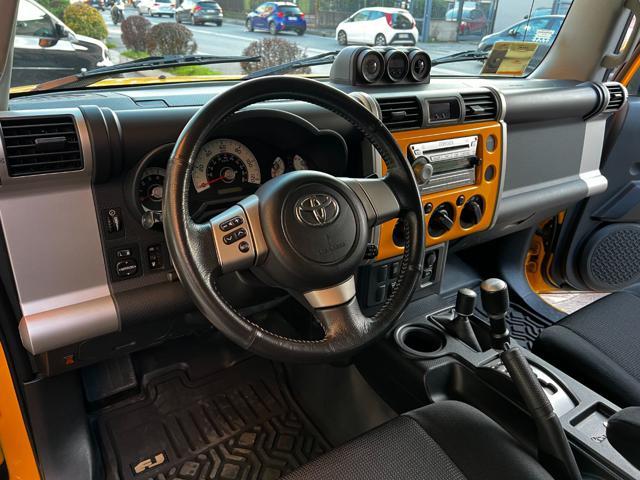 TOYOTA Land Cruiser FJ