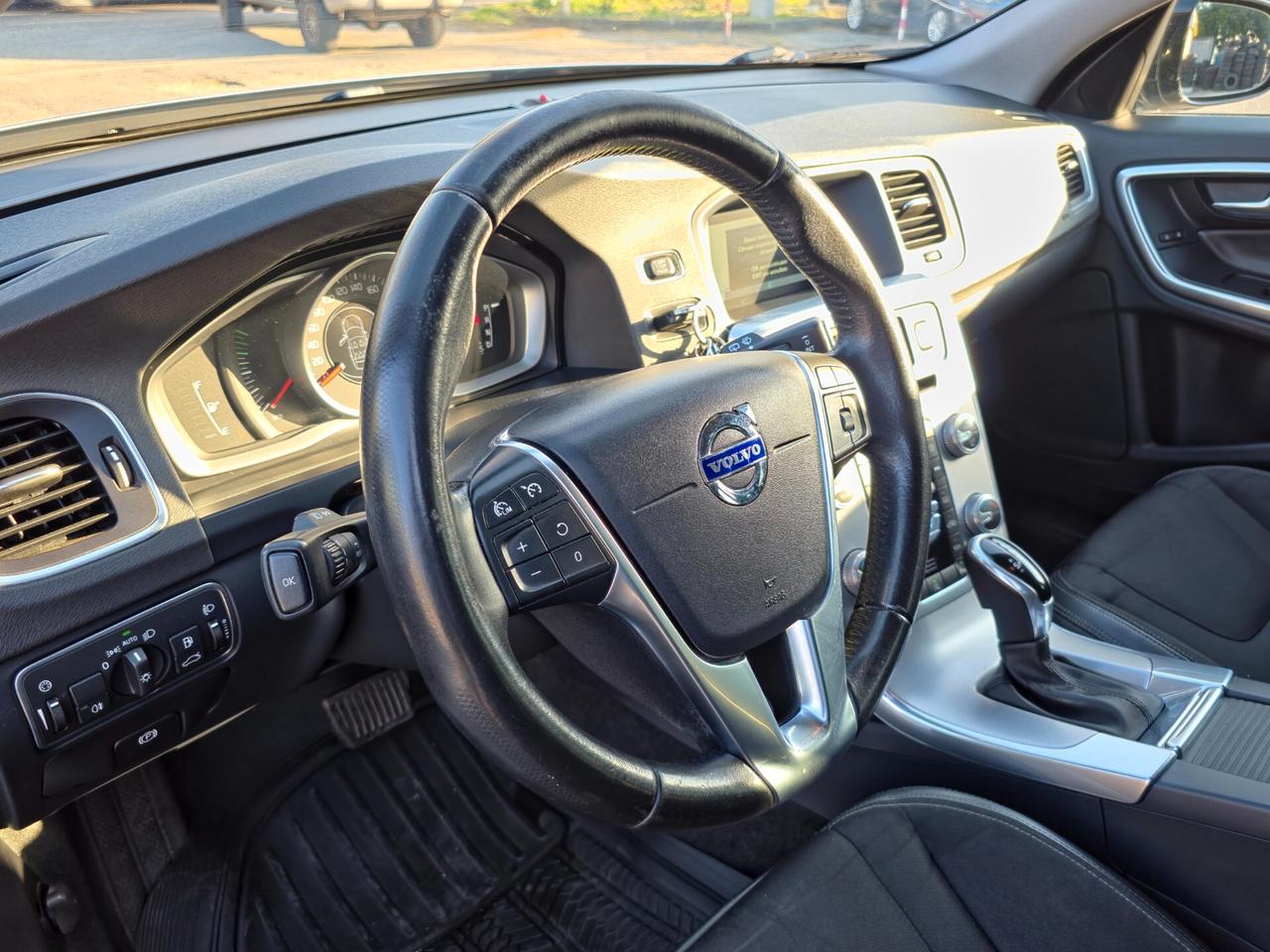 Volvo V60 Cross Country CV-150 D3 Geartronic Summum 2017-E6 Automatico