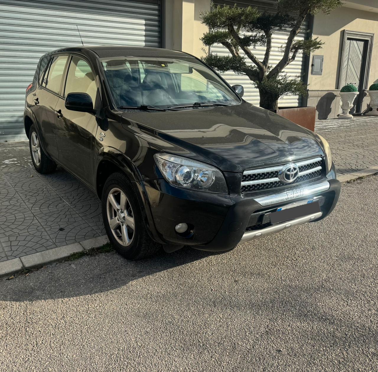 TOYOTA RAV 4 2.2 D-4D 177 CV Luxury