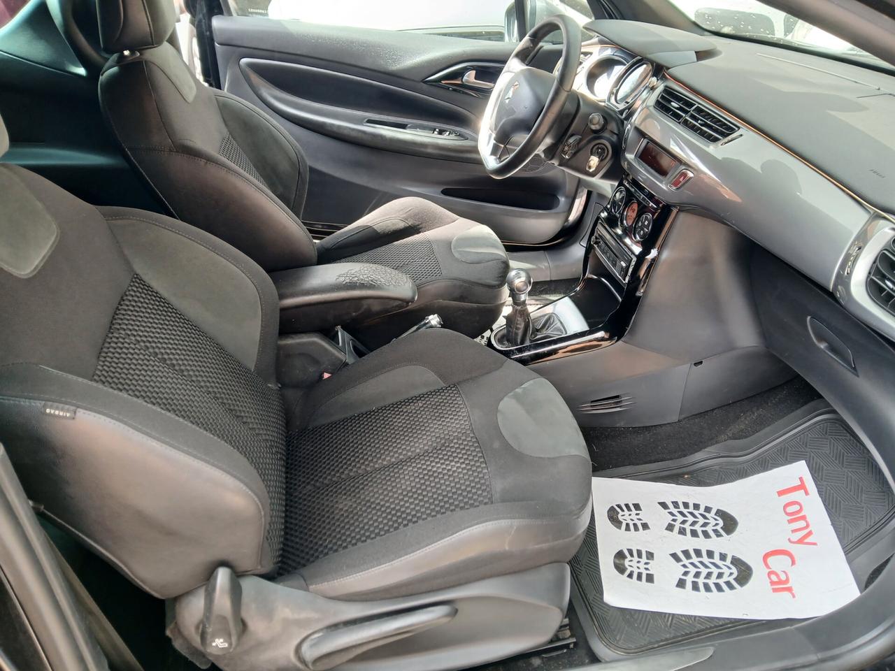 Ds DS3 3 1.2 VTi 82 Just Black full optional