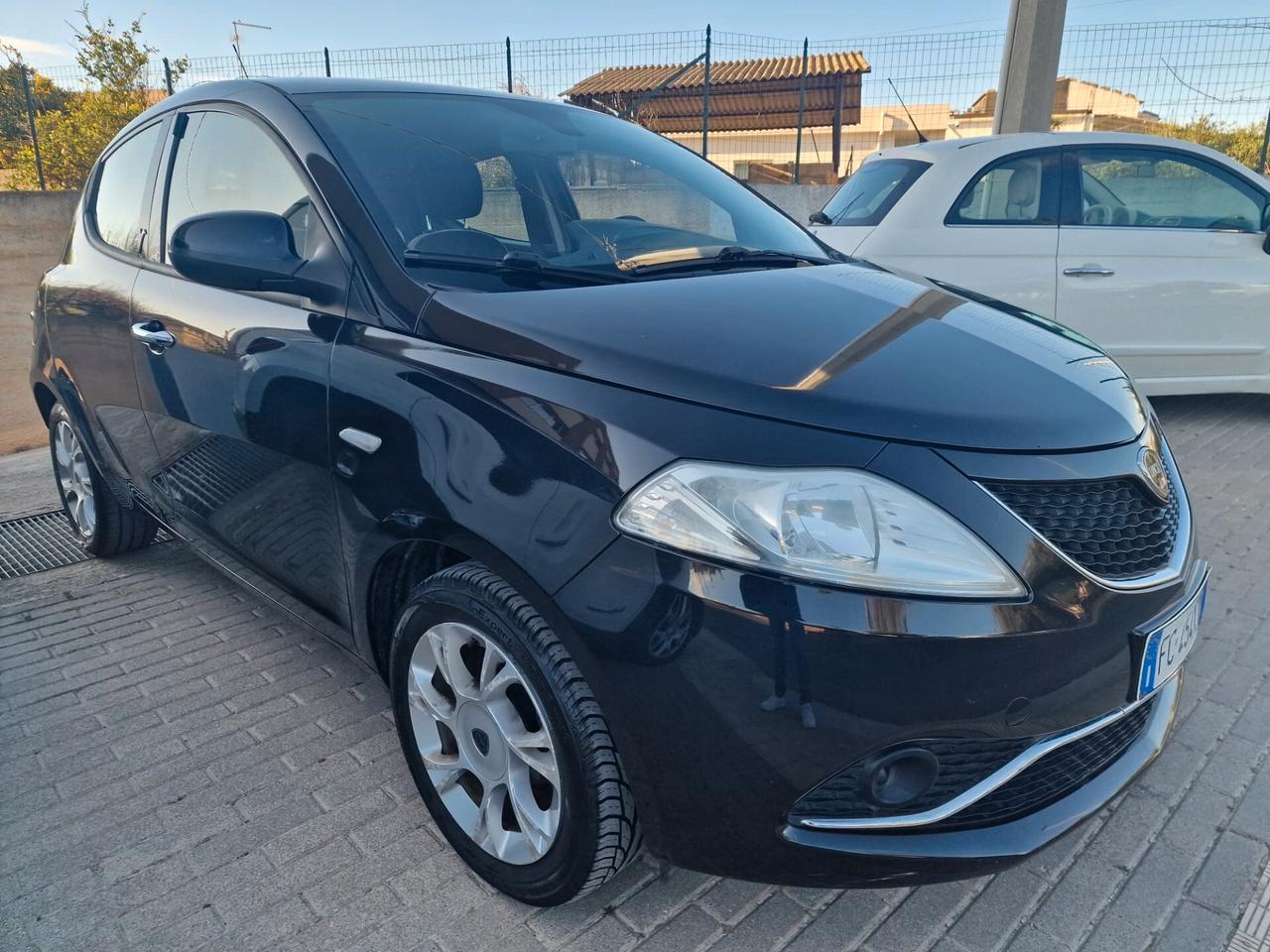 Lancia Ypsilon 1.2 69 CV 5 porte Platinum