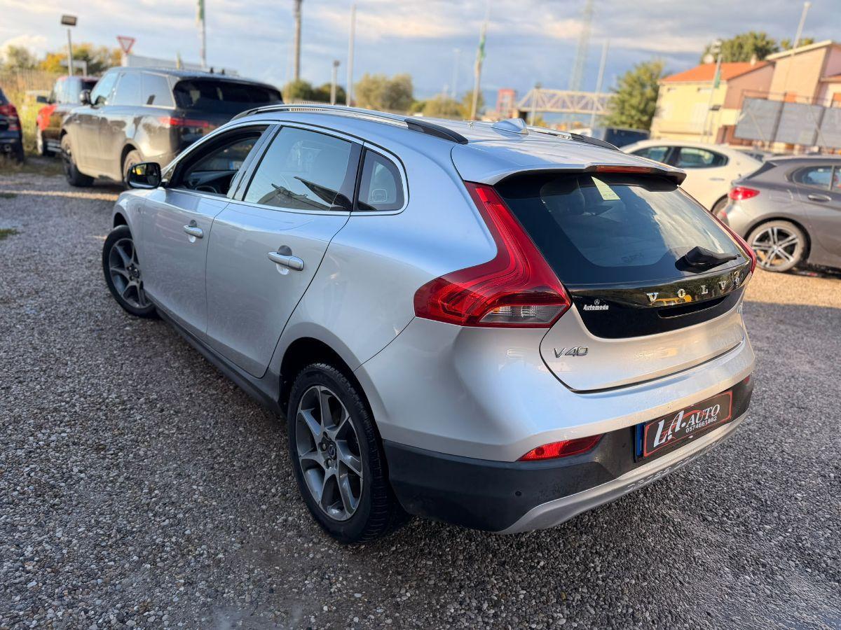 VOLVO - V40 Cross Country - D2 Volvo Ocean Race