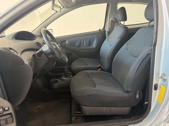 TOYOTA Yaris 1.0i 16V cat 3 porte Sol