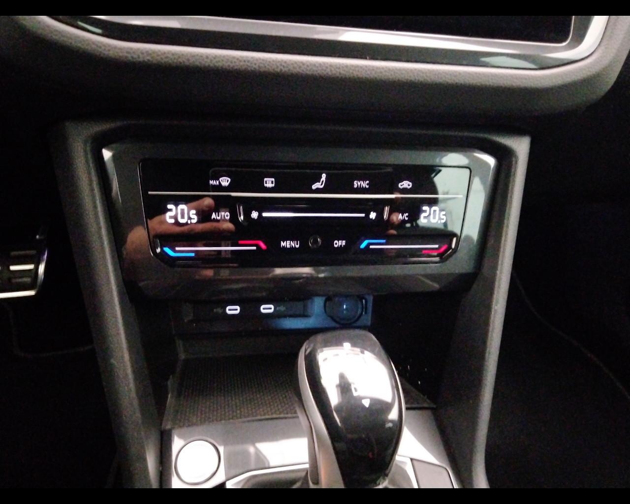 VOLKSWAGEN Tiguan II 2021 - Tiguan 1.5 tsi R-Line 150cv dsg