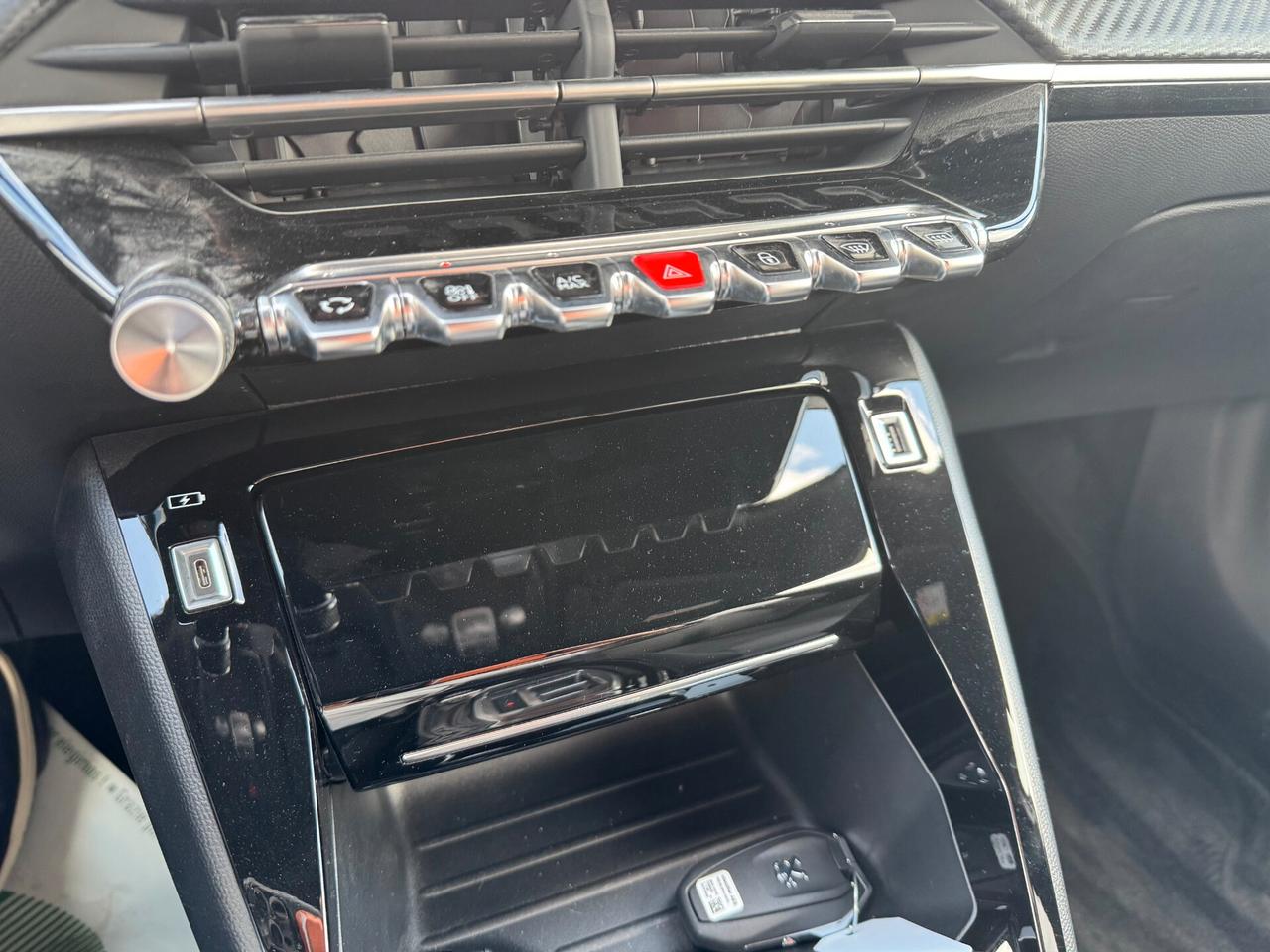 Peugeot 2008 motore elettrico 136 CV Allure