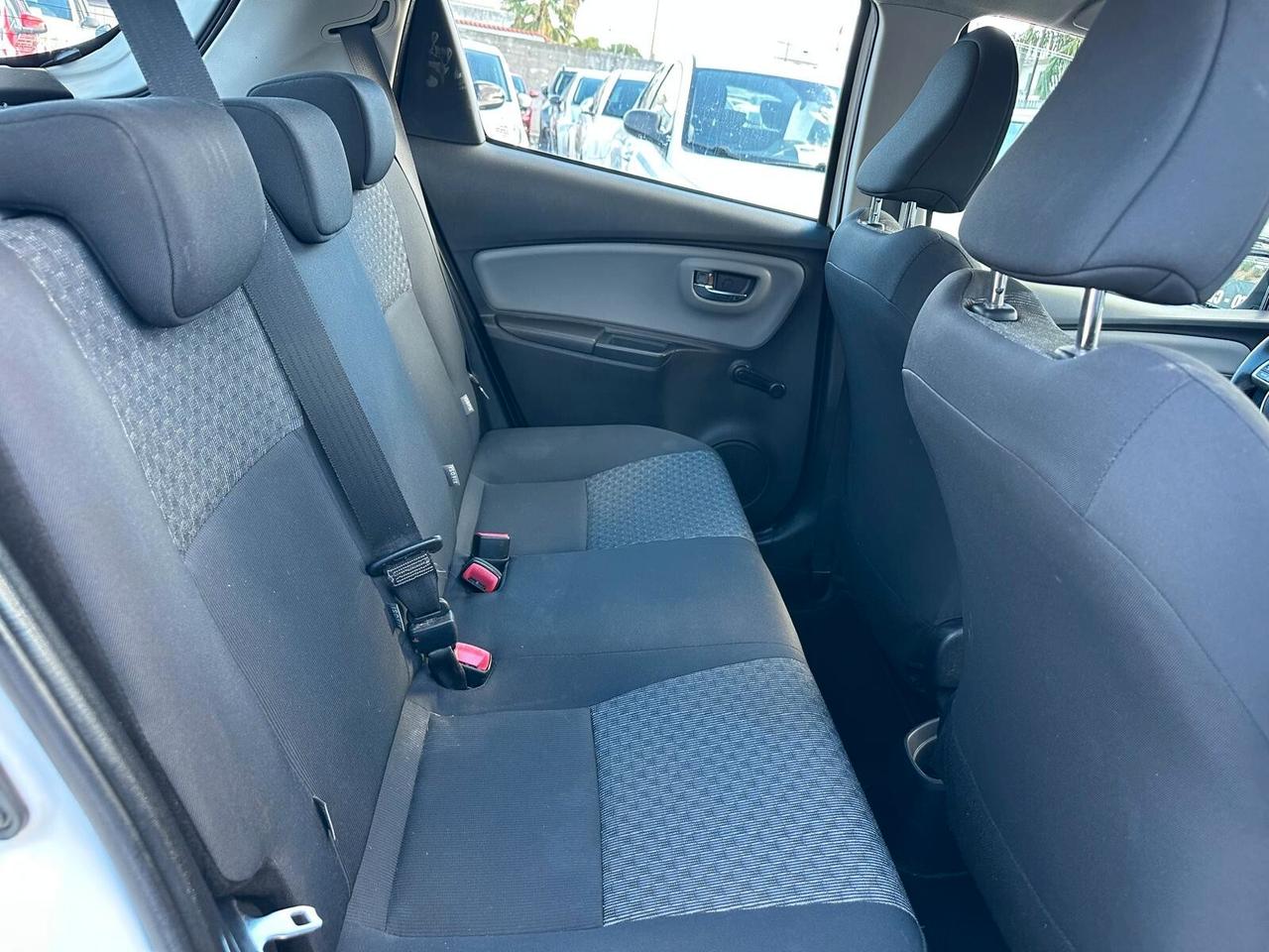 Toyota Yaris 1.3 5 porte Lounge-03/2015