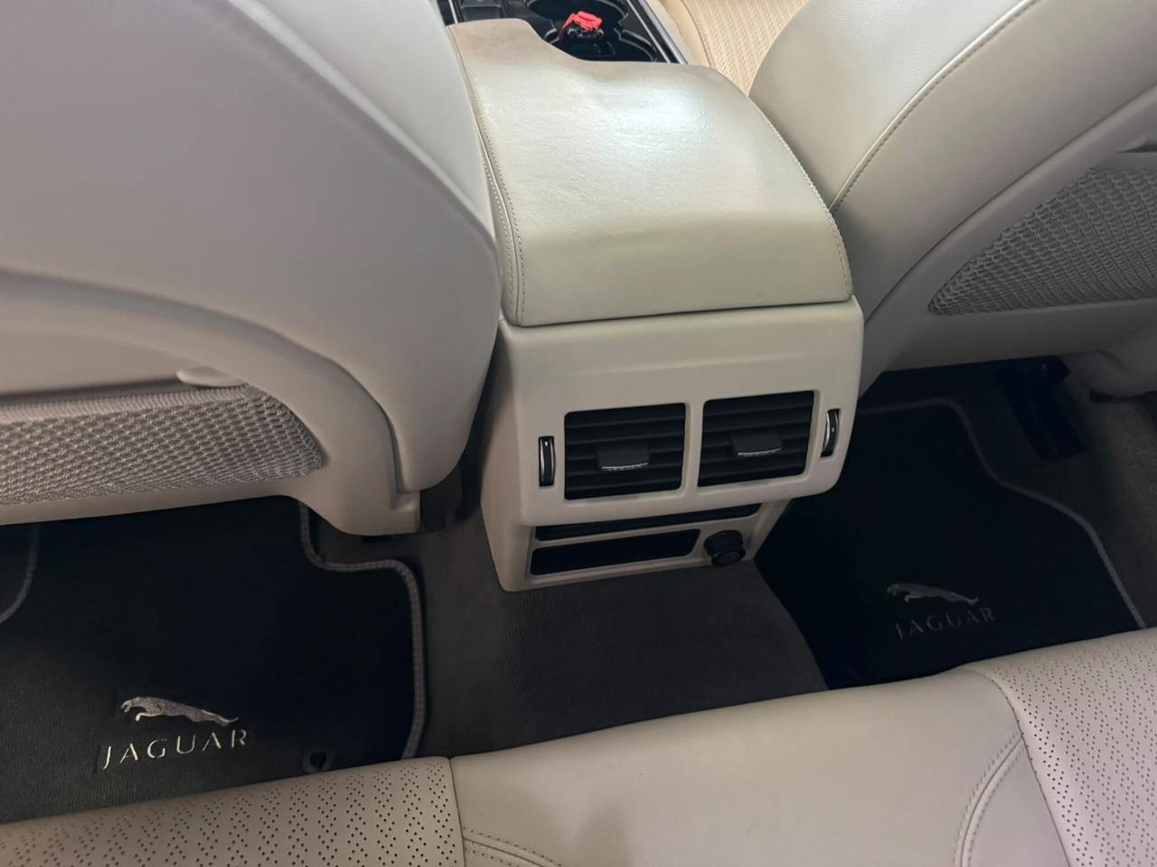 Jaguar XE 2.0 D Turbo aut. Portfolio