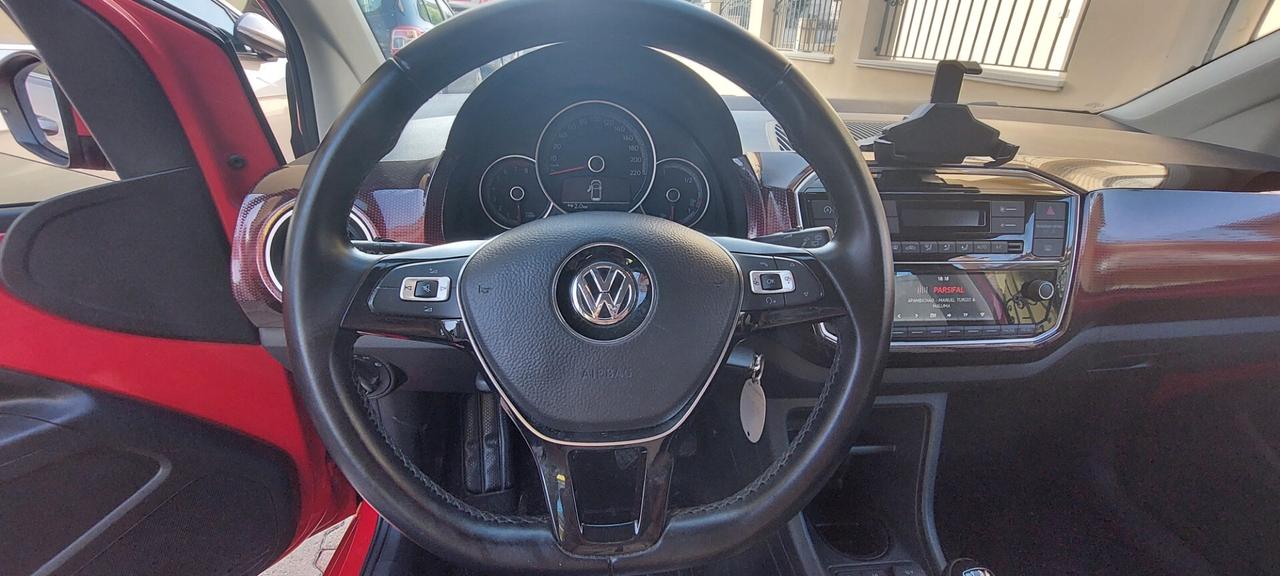 VOLKSWAGEN UP BENZINA/METANO DI SERIE TELEFONO LEGA PELLE SENSORI IMPECCABILE