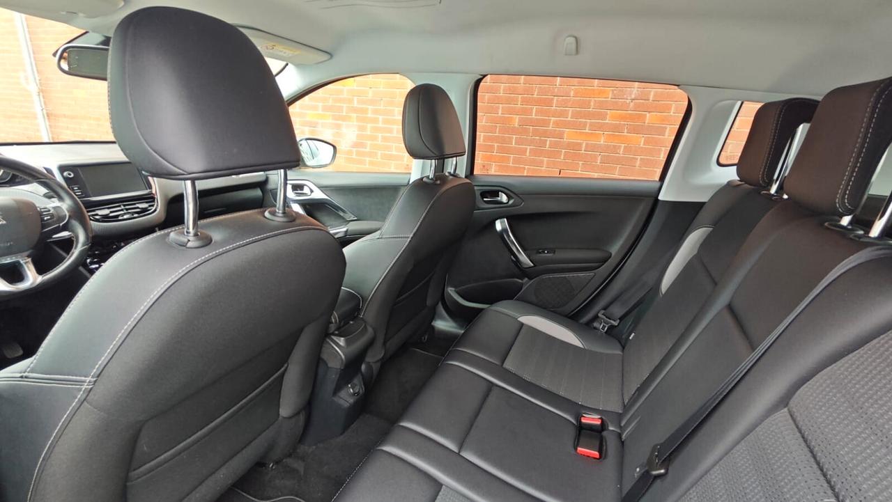 Peugeot 2008 BlueHDi 120 S&S Allure