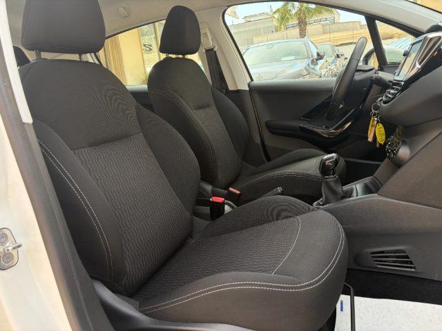 PEUGEOT 208 1.2 82 Business