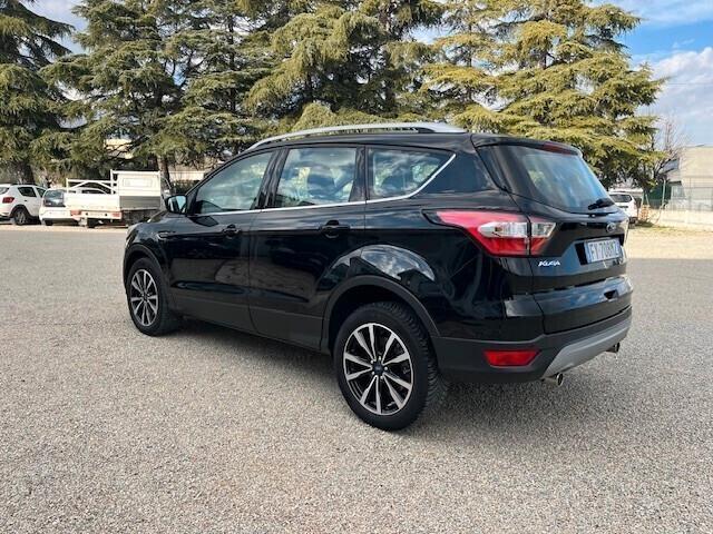 Ford Kuga 1.6 TDCI 120 CV ST-Line Tua da 176€