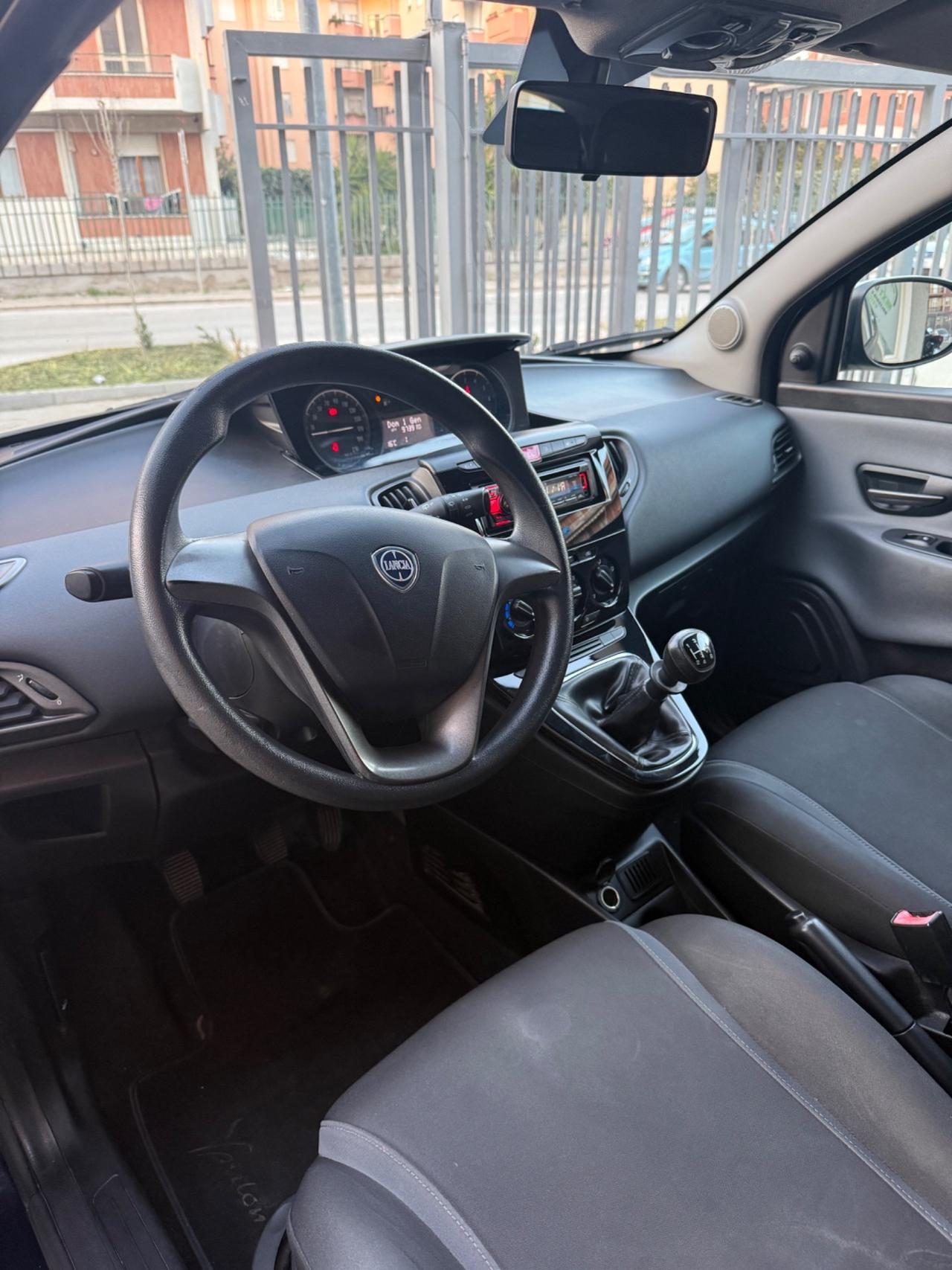 Lancia Ypsilon 1.2 69 CV 5 porte GPL Ecochic Silver