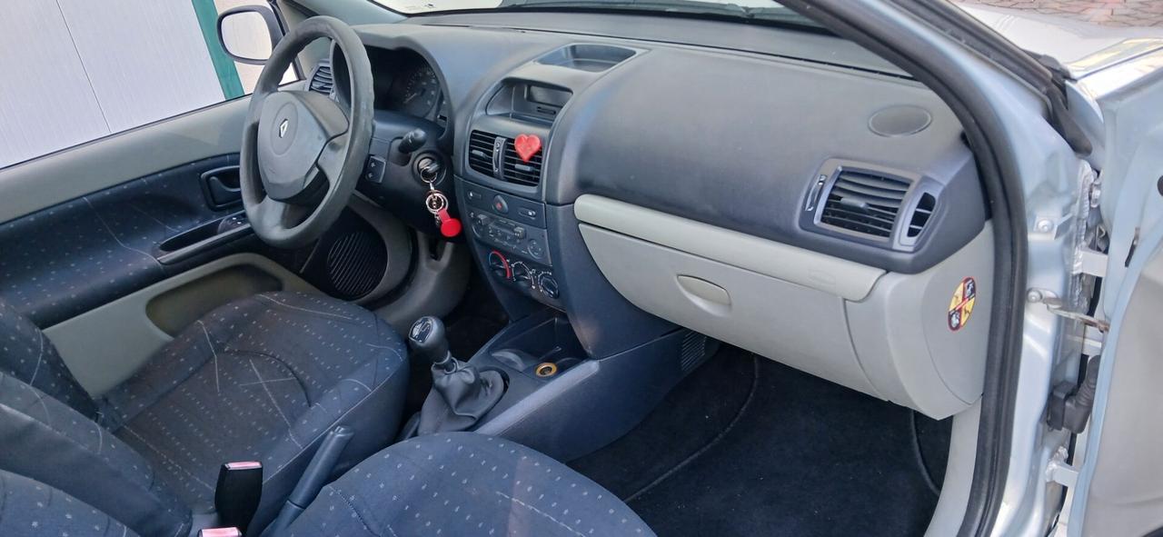 Renault Clio 1.1 benzina neopatentati