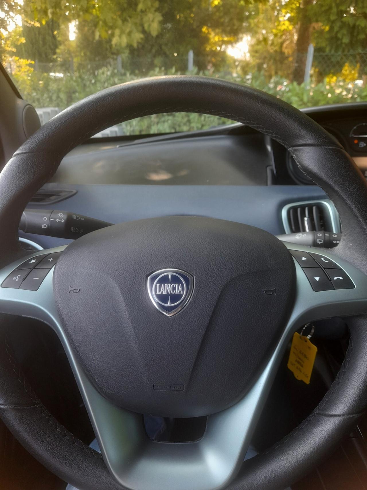Lancia Ypsilon 1.0 5 porte Hybrid Gold Plus