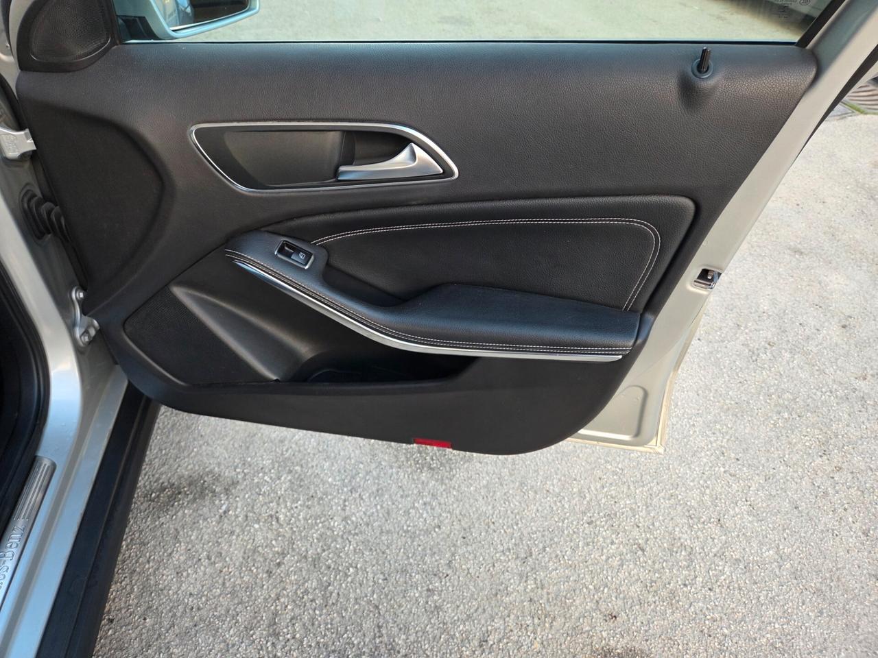 MERCEDES GLA 2.2 136 CV SOLI 100000 KM CERTIFICATI