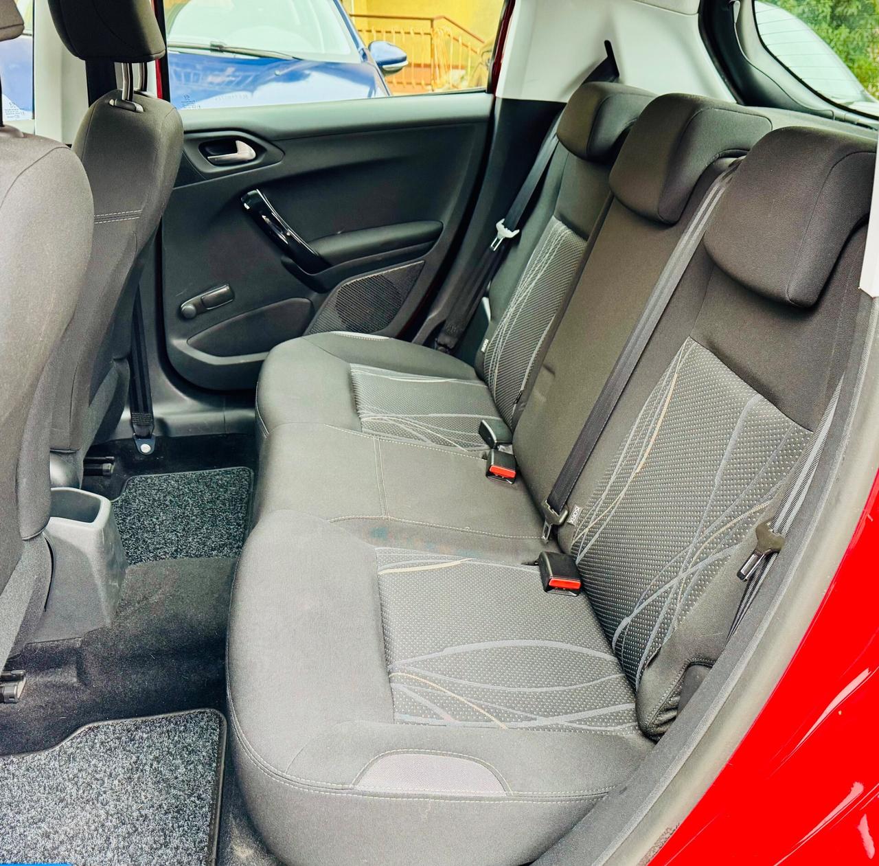 Peugeot 208 1.4 HDi 68 CV 5 porte Allure