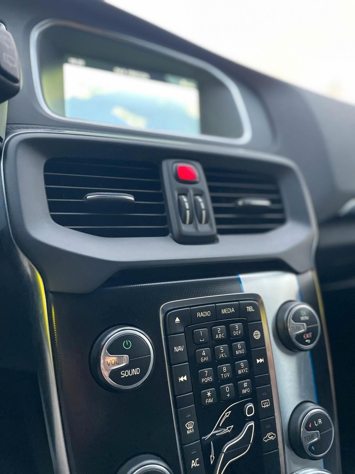 Volvo V40 D3 Geartronic R-design Momentum