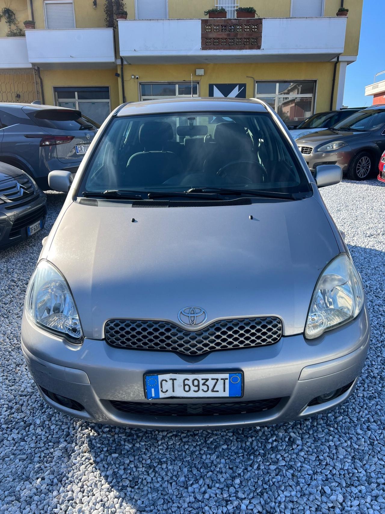 Toyota Yaris 1.3i 16V cat 5 porte Sol