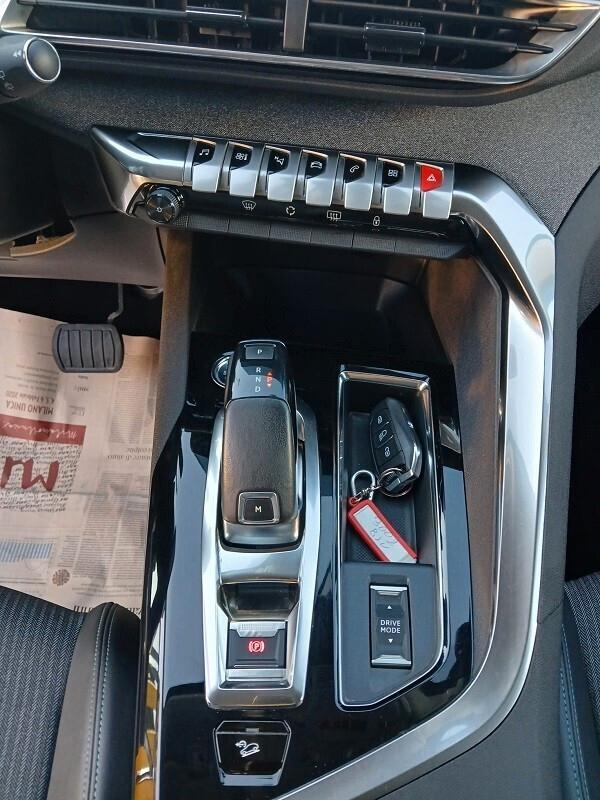 PEUGEOT 3008 BlueHDI 130 EAT8 S&S Allure Pack