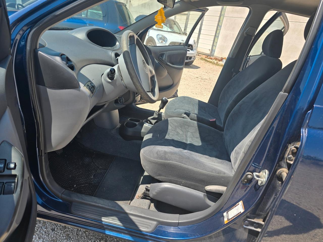 Toyota Yaris 1.0i 16V cat 5 porte Sol 68cv