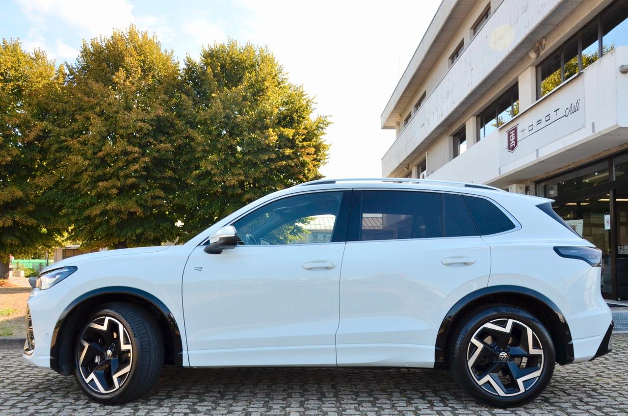VOLKSWAGEN TIGUAN 2.0 TDI R-LINE 150cv DSG, UNICOPROPRIETARIO, GARANZIA VW 5/28, UFF ITALIANA, IQ LED, SEDILI A GUSCIO, 19″, PERMUTE