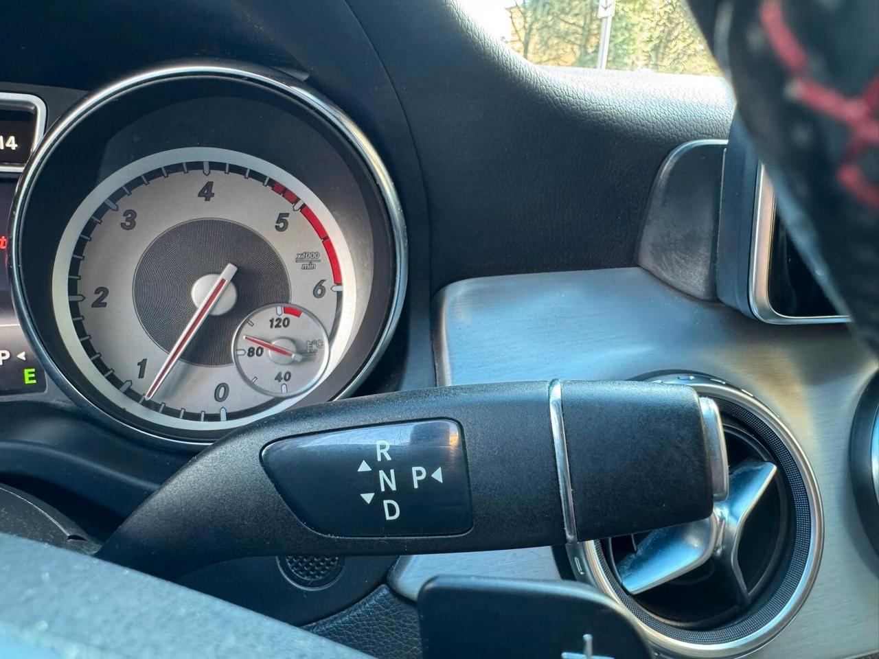 MERCEDES GLA 200 d AUTOMATIC PREMIUM