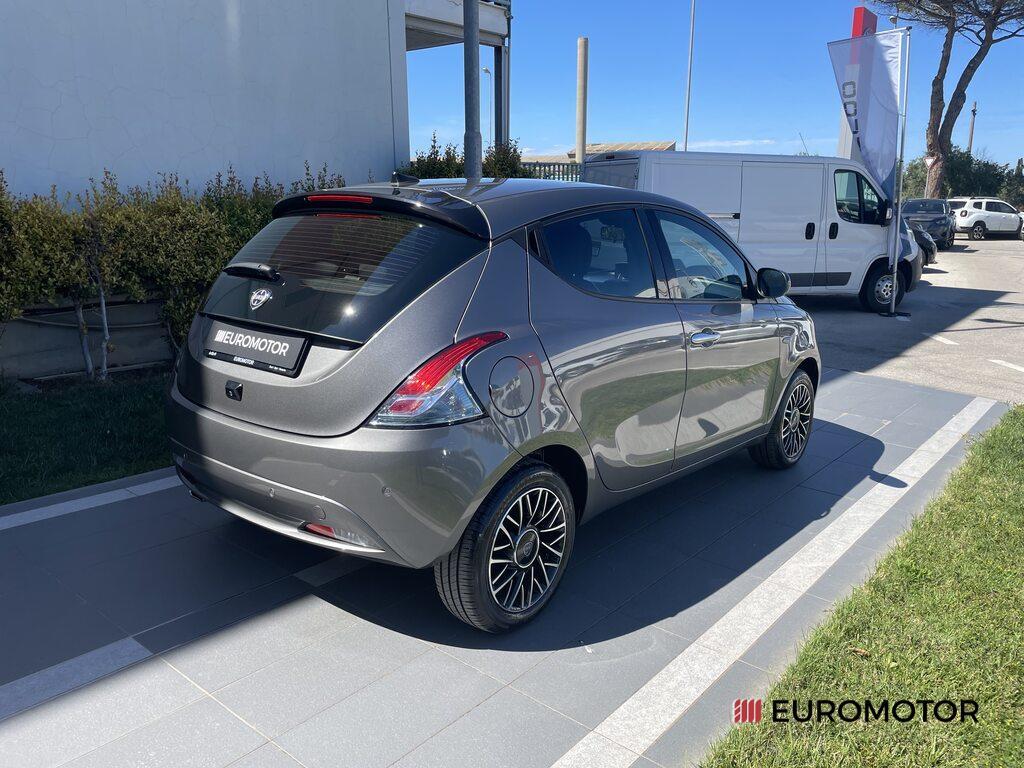 Lancia Ypsilon 1.0 FireFly Hybrid Platino