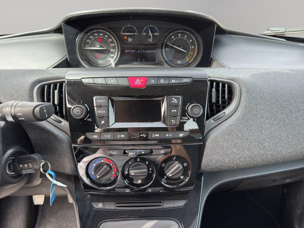 Lancia Ypsilon 5 Porte 1.0 FireFly Hybrid Silver