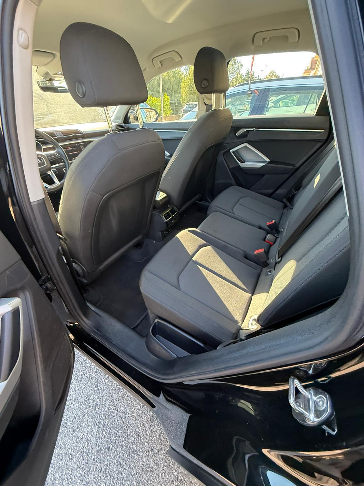 Audi Q3 35 2.0 tdi Business s-tronic
