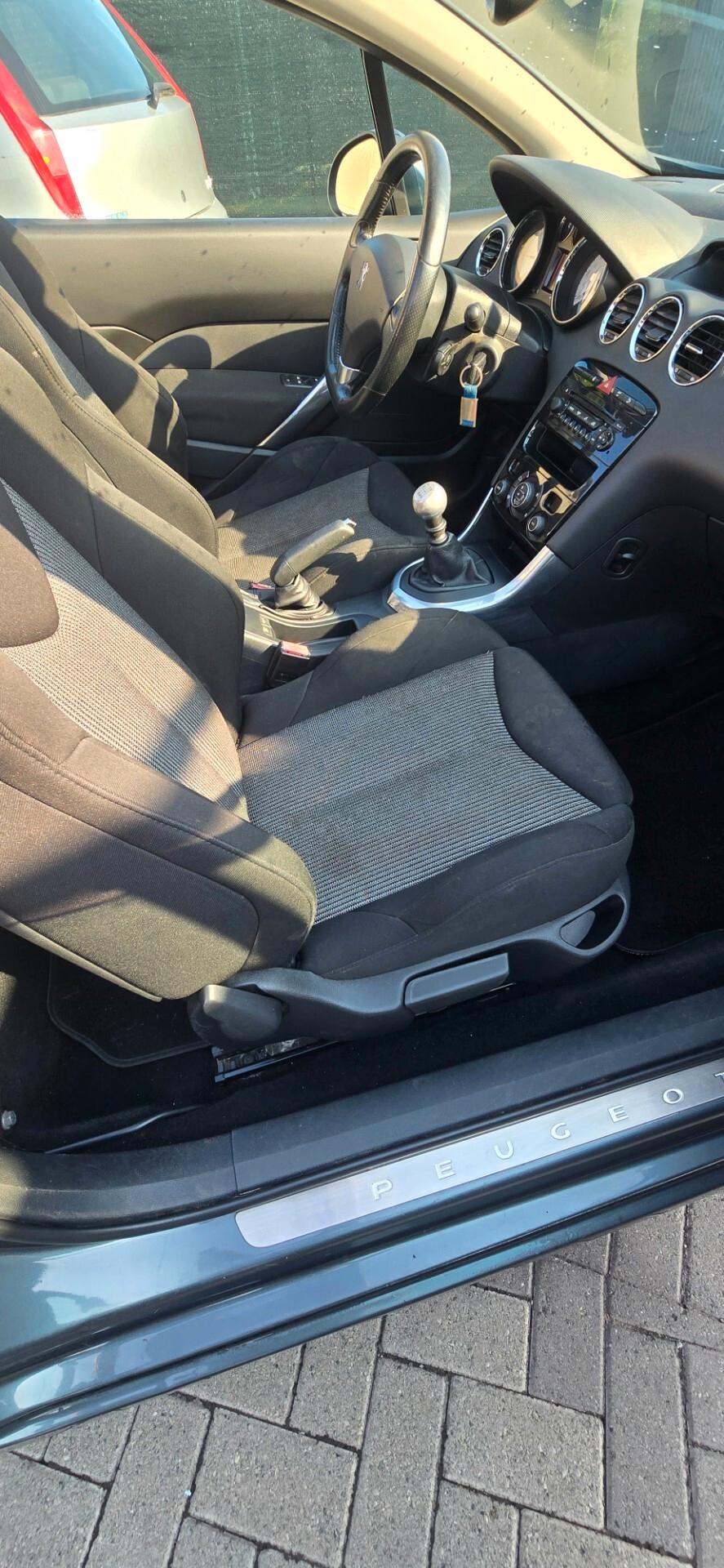 Peugeot 308 1.6 HDi 112CV CC Féline