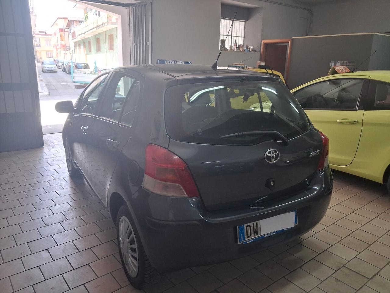 Toyota Yaris 1.0 ben 2009 unico prop
