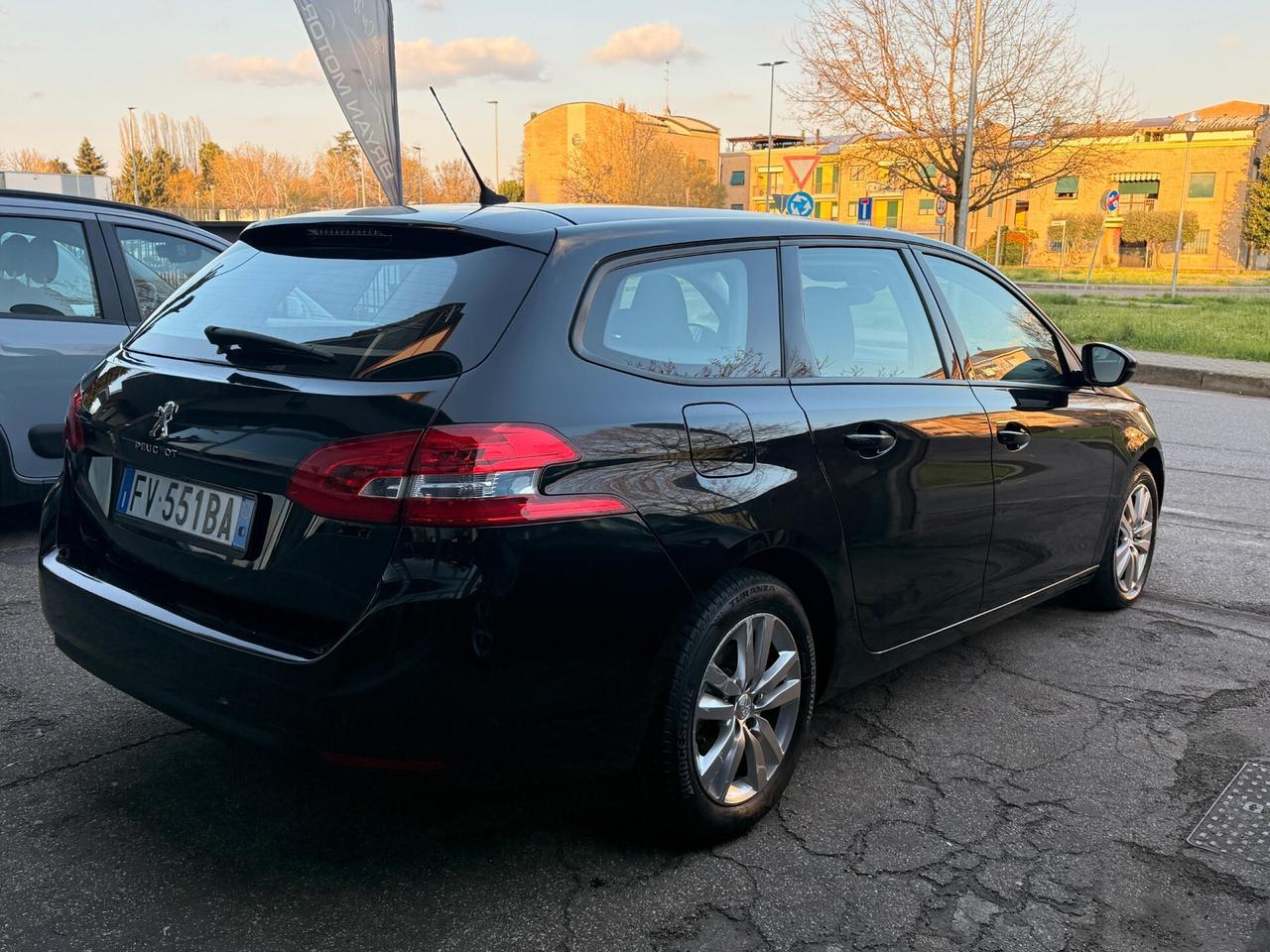 Peugeot 308 BlueHDi 130 S&S EAT8 SW Business