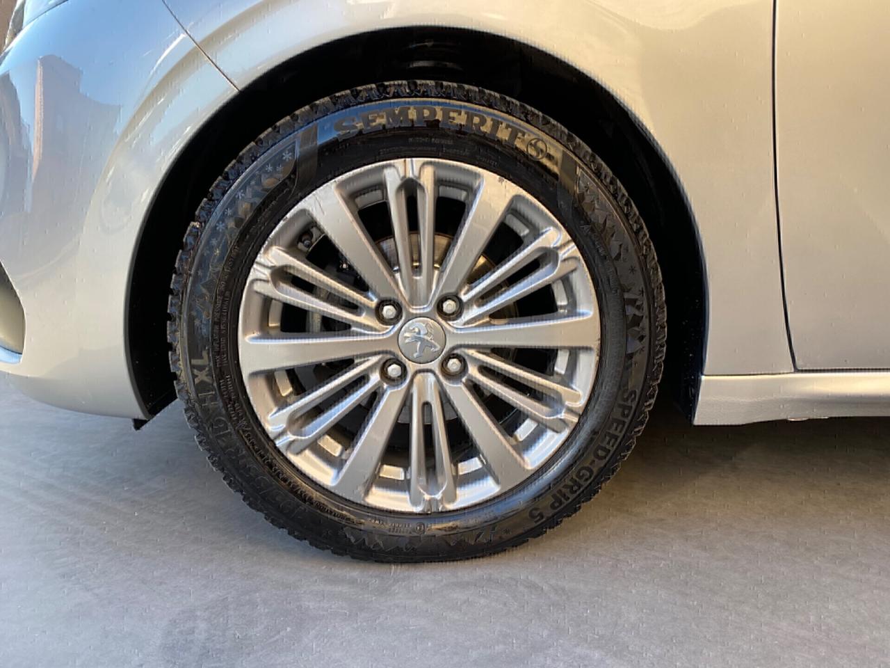 Peugeot 208 1.2 Benzina