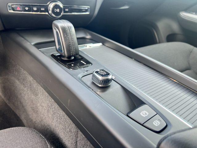 VOLVO V60 B3 Geartronic Momentum Core