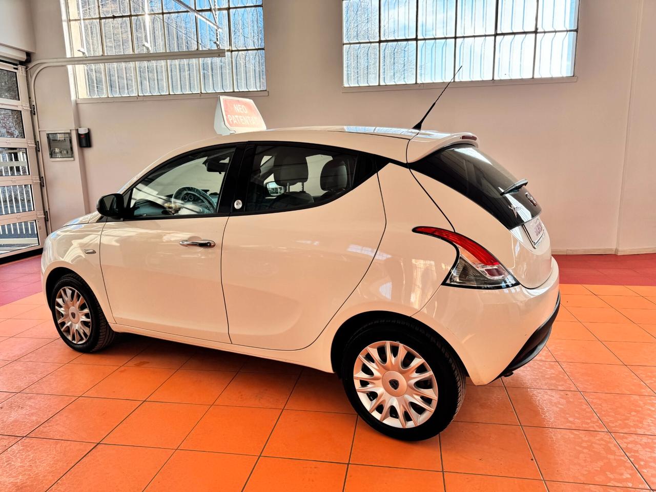 Lancia Ypsilon 1.2 69 CV 5 porte GPL Ecochic Silver