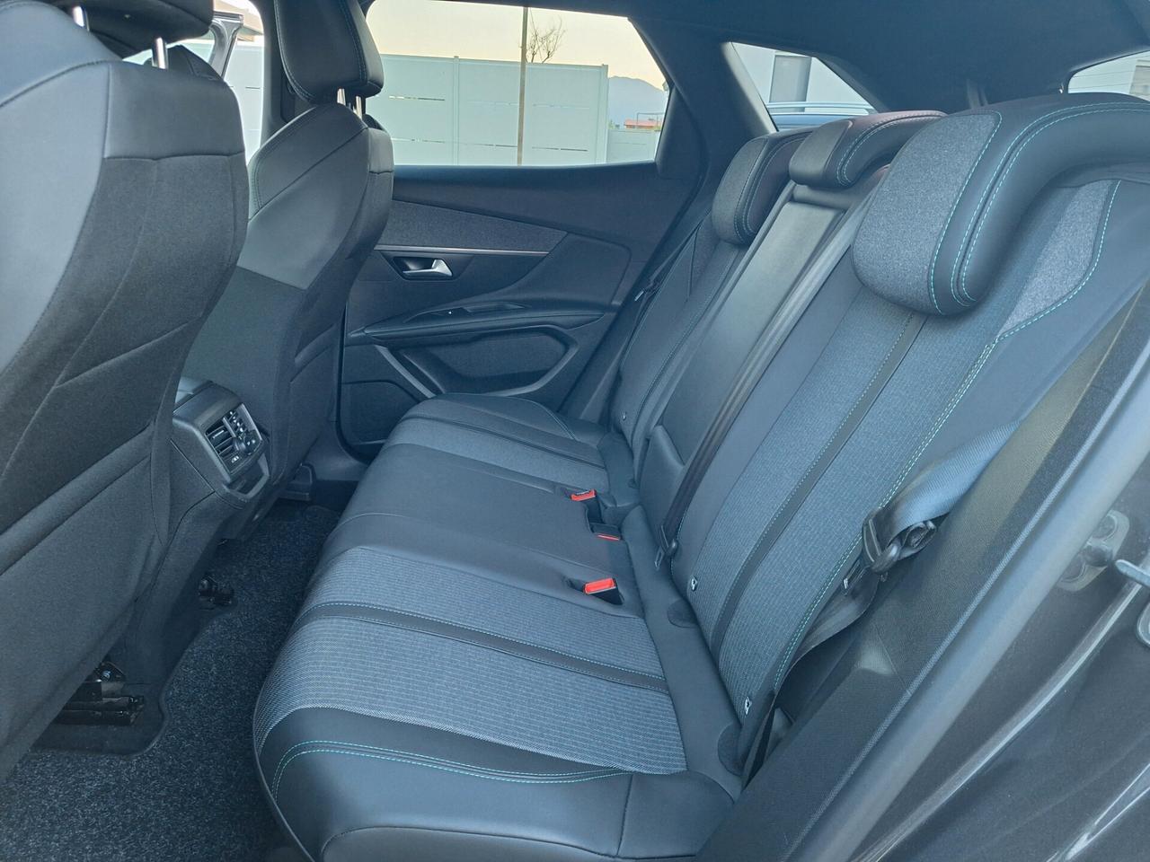 Peugeot 3008 ALLURE PACK 1.5 HDi 130cv EAT8 NAV+RETROCAM. - 2023