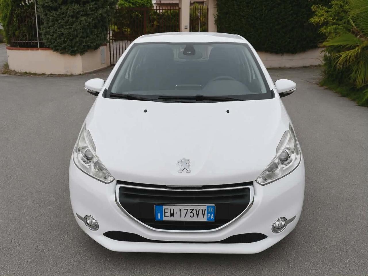 Peugeot 208 1.2 Benzina Allure – PARI AL NUOVO
