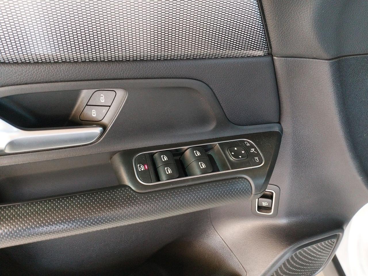 Mercedes-Benz GLB 180 X247 2019 d Sport auto