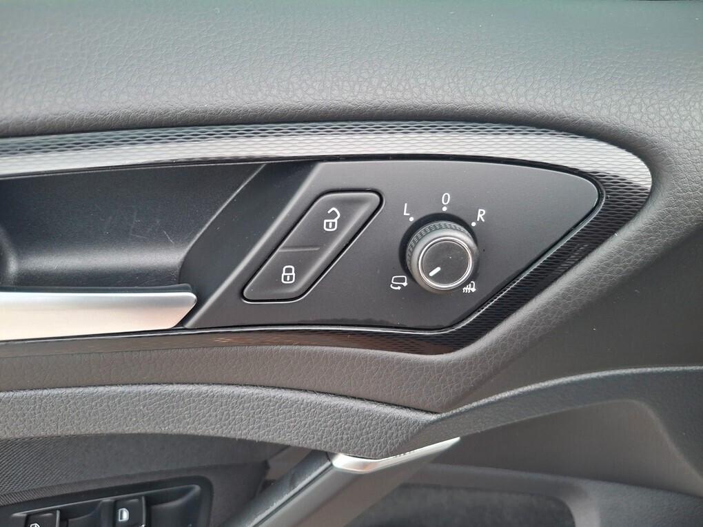 Volkswagen Golf SW 1.6 TDI DSG Allestimento GTI