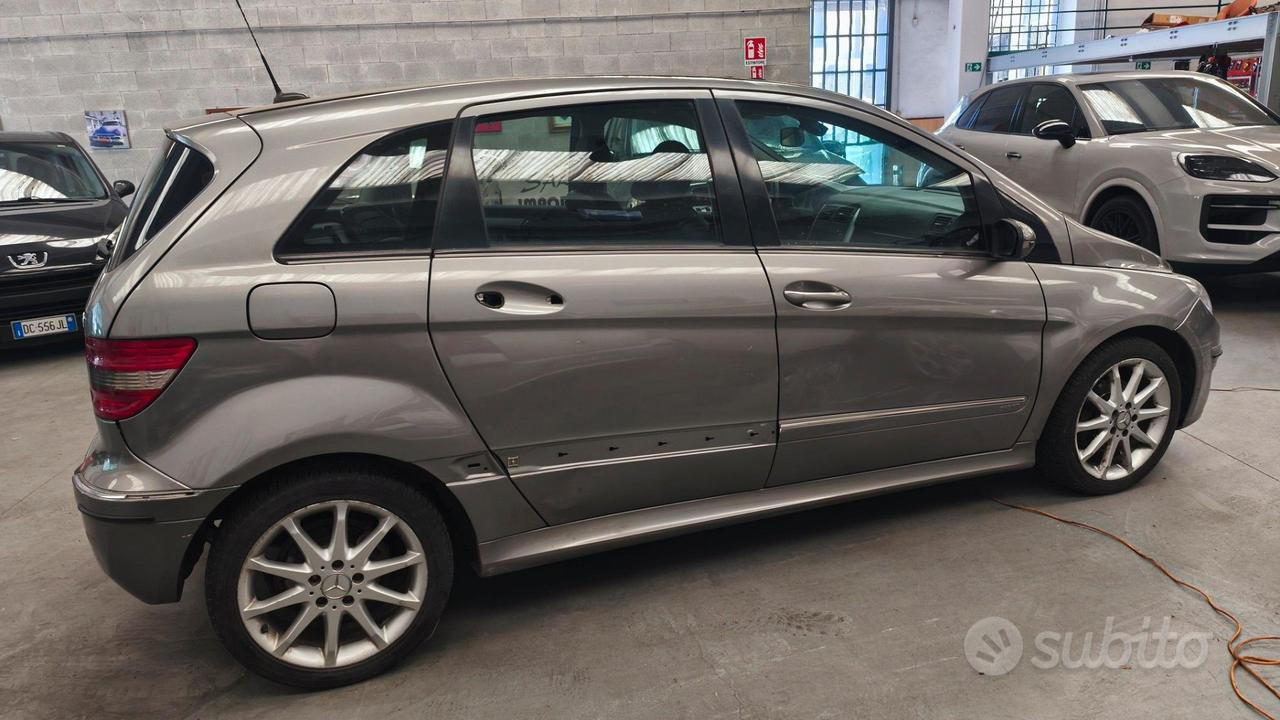 Mercedes B200 Sport motore rigenerato