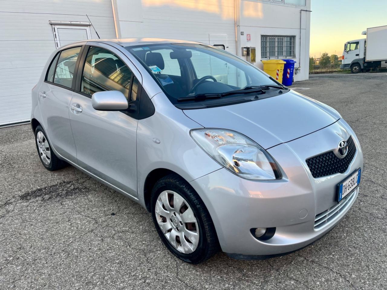 Toyota Yaris 1.3benz 2007 103.000km perfetta per neopatentati