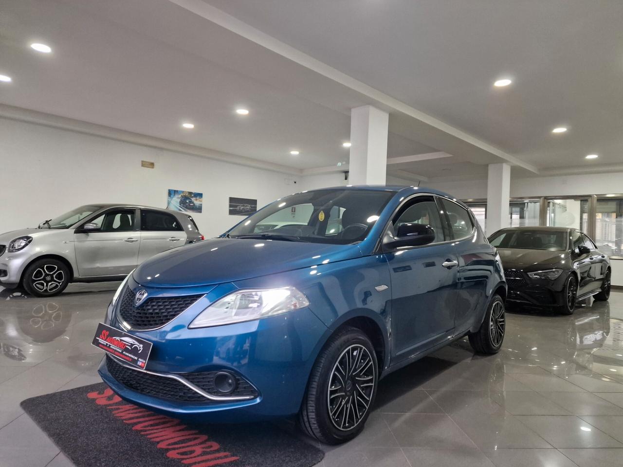 Lancia Ypsilon 1.2 69 CV 5 porte GPL Alberta Ferretti