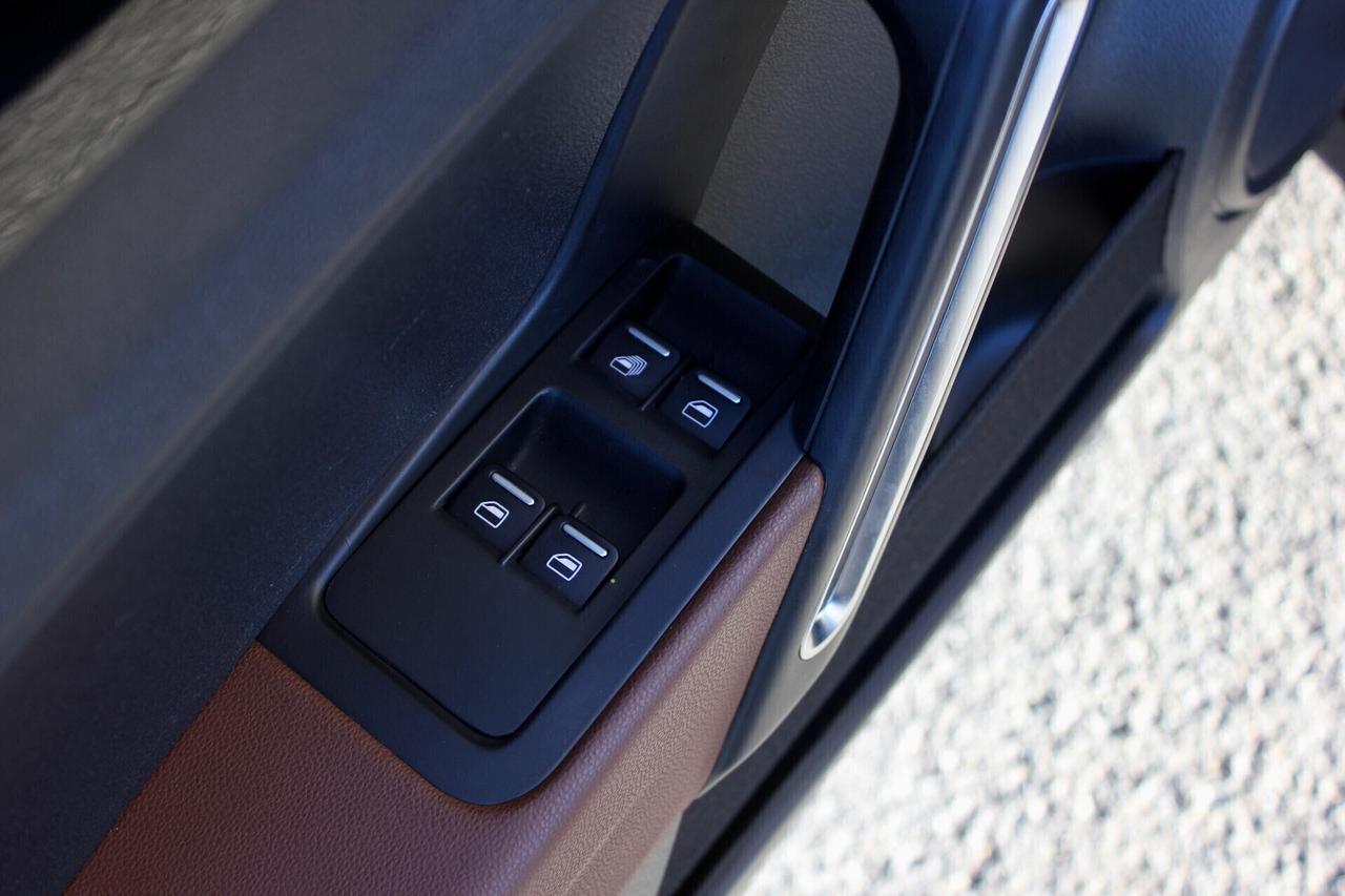 Volkswagen Maggiolino Cabrio 1.2 TSI DSG 105CV NAVY SENSORI