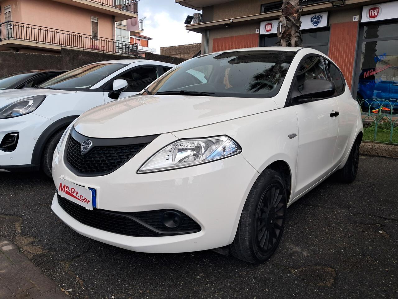 Lancia Ypsilon 1.0 FireFly Hybrid 70 cv Silver