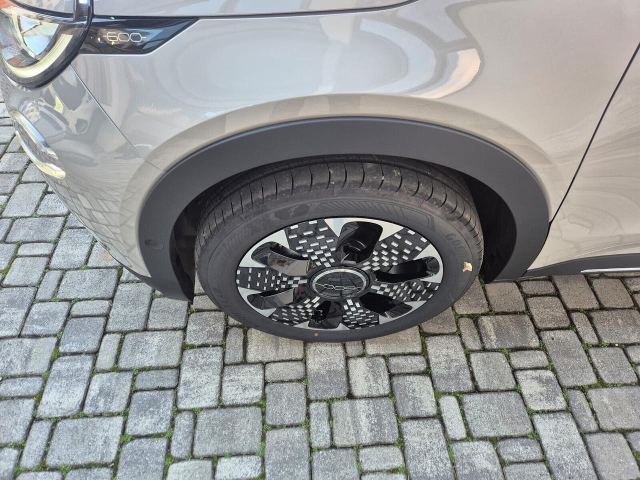 Fiat 600 Hybrid 145 CV DCT MHEV La Prima